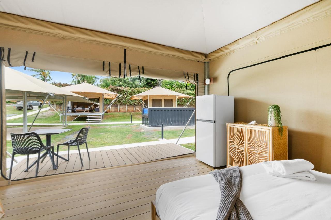Poinciana At Cooee Bay Resort *