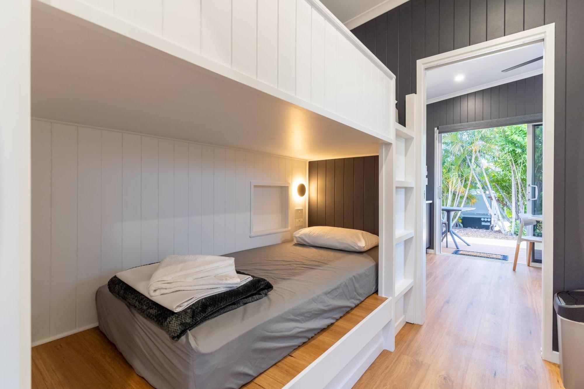 Resort Poinciana At Cooee Bay *